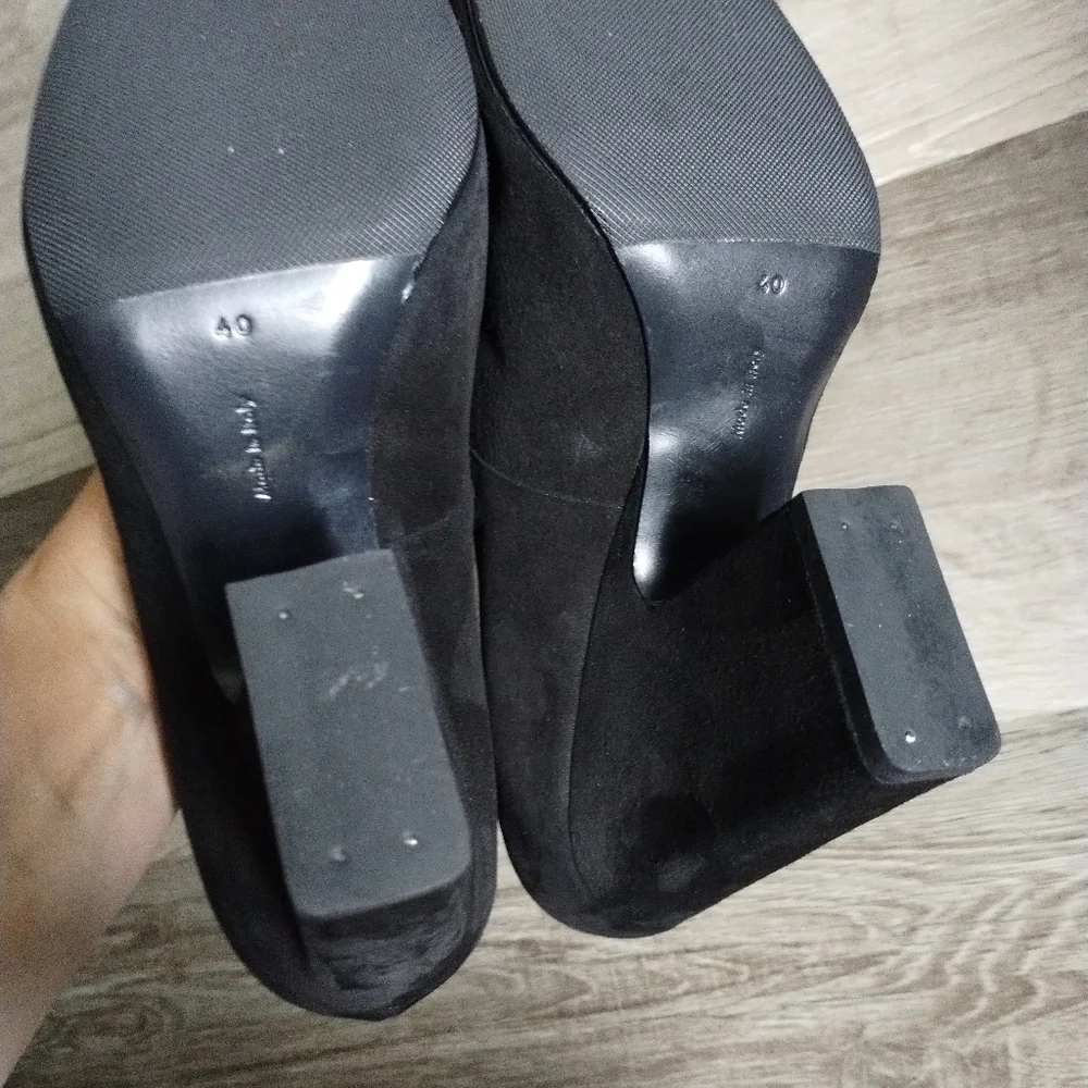 Celine Black Suede Pumps 9 - Picture 9 of 11